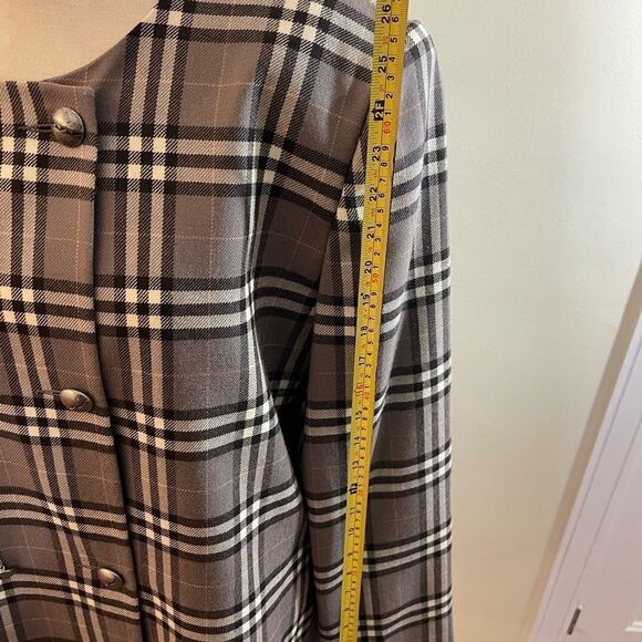 Woman’s 100% Wool Blazer | Vintage Blazer | Made In Canada | Women’s Wool Blazer - Picture 11 of 17